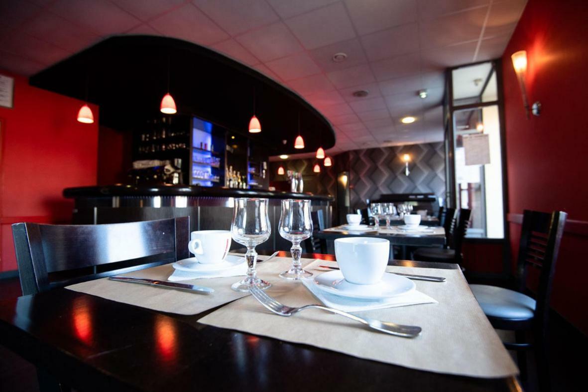 Hotel L'Esperance Vitre 外观 照片